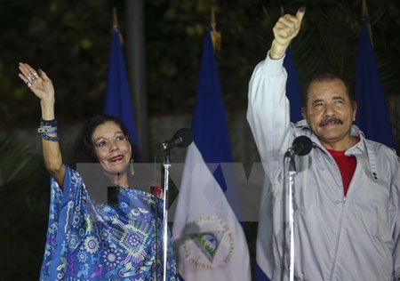 Tổng thống Nicaragua Daniel Ortega (phải) và Đệ nhất phu nhân Rosario Murillo sau cuộc bỏ phiếu ở Managua ngày 6/11.
